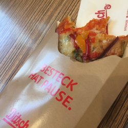 Brezelbäckerei Ditsch - Paprika (peppers) PizzaSnack, suitable for vegetarians.