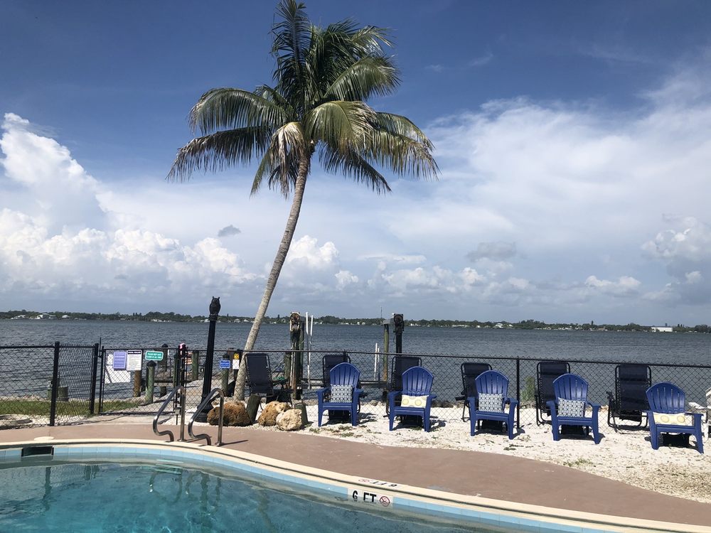 PARADISE BAY Updated September 2024 10 Photos 5075 N Beach Rd