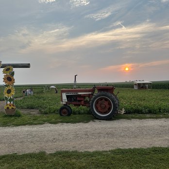 Bloomsbury Farm - Attraction Farms Near Me - Atkins, Iowa Bloomsbury Farm - Attraction Farms Near Me - Atkins, Iowa