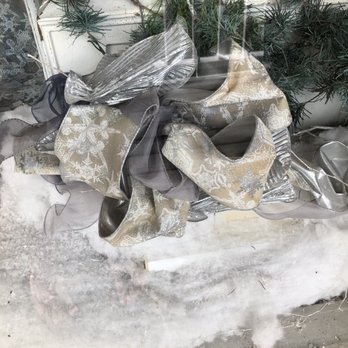 St Nick Nacks - Smashed bow, debris that has fallen off display. - Gift Shops Near Me - Calabash, North Carolina