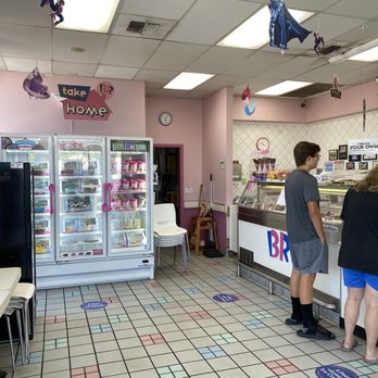 Baskin-Robbins - two people standing at a counter - Ice Cream & Frozen Yogurt Near Me - Jackson, California
