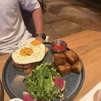 Earls Kitchen + Bar - Steak and eggs - New American Near Me - Nashville, Tennessee Earls Kitchen + Bar - Steak and eggs - New American Near Me - Nashville, Tennessee