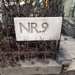 Nr. 9 - Diskret ved inngangen