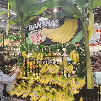 Tokyo Central - loved this banana stand - International Grocery Near Me - Gardena, California