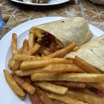 Bella Vida Garden Cafe - Jims Chicken Wrap Lunch - Breakfast & Brunch Near Me - West Cape May, New Jersey