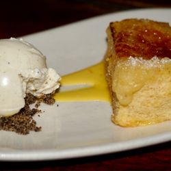 Torrija con crema de almendra y helado
