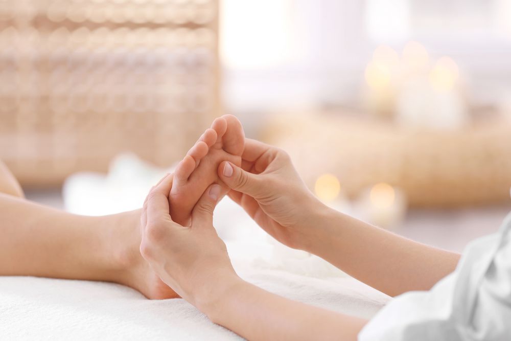 Five Plus Nail & Spa Logo
