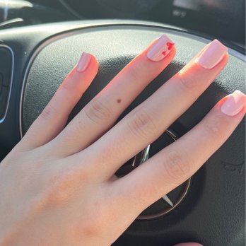 Wynn Nails & Spa - Natural nails with Gel polish and heart design by Tim - Nail Salons Near Me - Irvine, California
