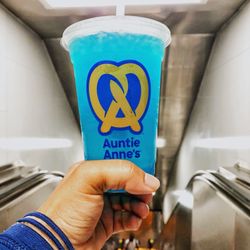 Auntie Anne's Pretzels - Auntie Anne's Blue Raspberry Lemonade Mixer