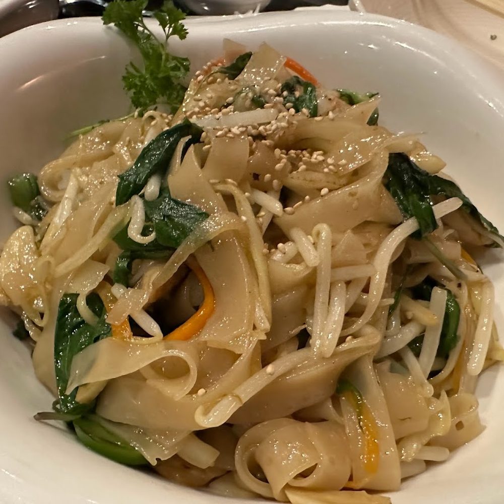 Lab No.1 - Chicken Drunken Noodles - Asian Fusion Near Me - Centreville, Virginia