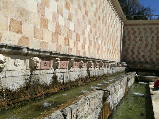 Fontana delle 99 Cannelle by null