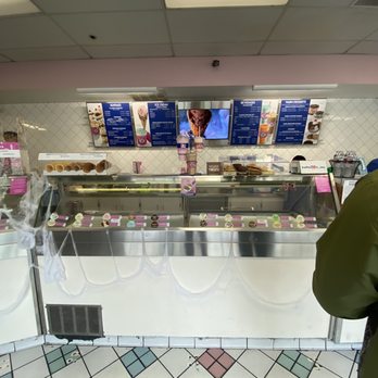 Baskin Robbins - Inside - Ice Cream & Frozen Yogurt Near Me - Hayward, California