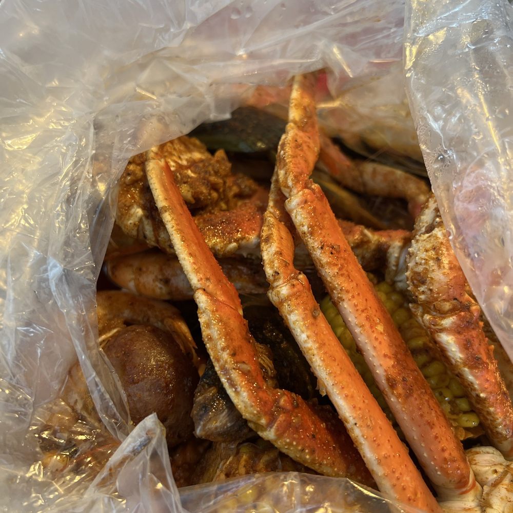 Crafty Crab Woodbridge - #B. Snow Crab & Whole Shrimp with add-on of green mussel and 1/2 pound snow crab - Seafood Near Me - Woodbridge, Virginia Crafty Crab Woodbridge - #B. Snow Crab & Whole Shrimp with add-on of green mussel and 1/2 pound snow crab - Seafood Near Me - Woodbridge, Virginia