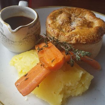 Deacon Brodies Tavern - Lunch! Steak and ale pie - Pubs Near Me - Edinburgh, EDH