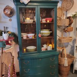 The Daisy & The Fern Antiques & Home Decor