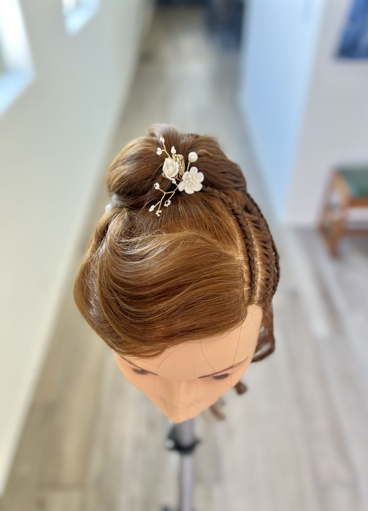 Hair Design By Nathaniel Logo