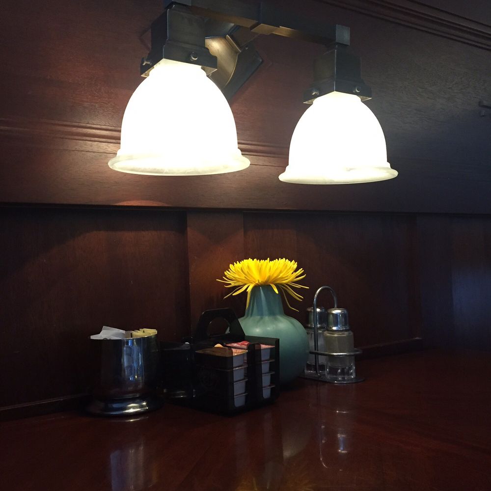 Pattee Café - Booth setting - American Near Me - Perry, Iowa Pattee Café - Booth setting - American Near Me - Perry, Iowa