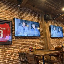 Ellie’s Tavern - Interior decor
