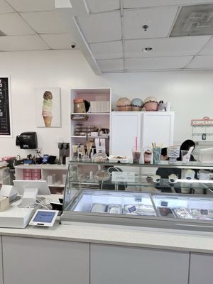 Lil’ Cakes & Creamery by null