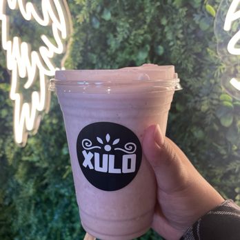 Xulo Coffee Bar - Strawberry Banana Smoothie - Coffee & Tea Near Me - Elk Grove, California