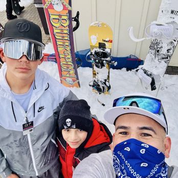 Dodge Ridge - Snowboarding - Ski Resorts Near Me - Pinecrest, California