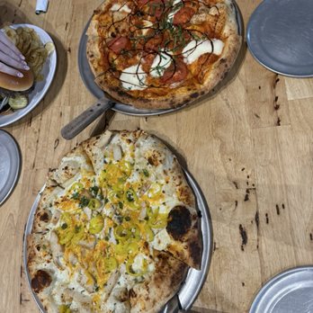 Begonias - Hot Honey Chicken Pizza (bottom) & Margarita (top) - Desserts Near Me - McMinnville, Tennessee Begonias - Hot Honey Chicken Pizza (bottom) & Margarita (top) - Desserts Near Me - McMinnville, Tennessee