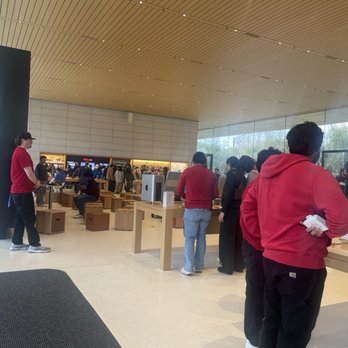 Apple Park Visitor Center - Inside - Computers Near Me - Cupertino, California Apple Park Visitor Center - Inside - Computers Near Me - Cupertino, California