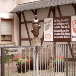 Fraa Rauscher - Denkmal/Brunnen