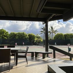 Kailua Racquet Club - Lanai and tennis courts