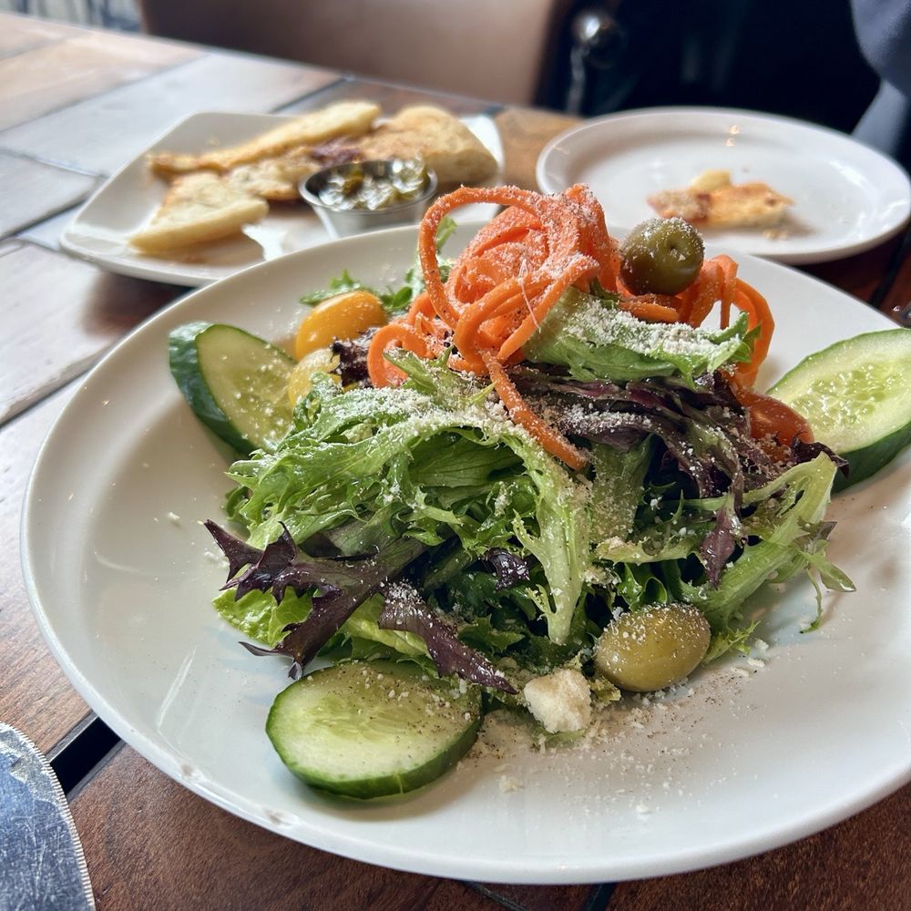 Mixed greens salad Mixed greens salad