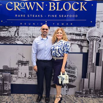 Crown Block - Lobby photo op before heading up to restaurant - Sushi Bars Near Me - Dallas, Texas
