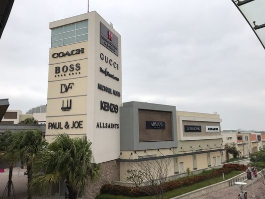 Gloria Outlets by null