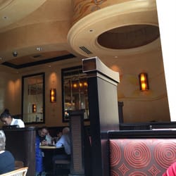 The Cheesecake Factory - Decor