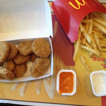 McDonalds - Greasy cold nuggets 03/18/16. Fries pretty good as always. :) - Fast Food Near Me - Elk Grove, California