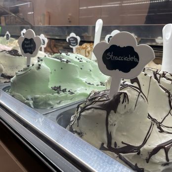 Noi Due Gelato - Mint Chip and Straccitela gelato - Gelato Near Me - New York, New York Noi Due Gelato - Mint Chip and Straccitela gelato - Gelato Near Me - New York, New York