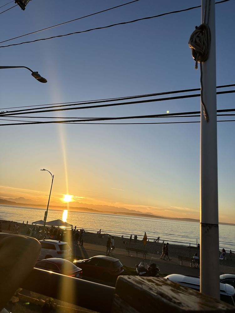 Christo's On Alki