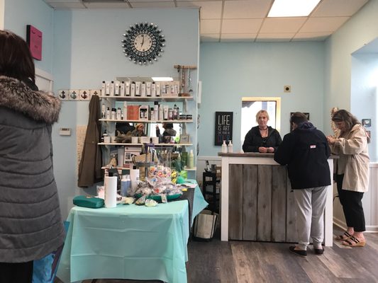 OCEAN WAVES SALON - Updated August 2024 - 37 Ocean St, South Portland