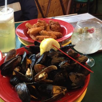 Billy's Chowder House - Mussels and the best chicken wings on the planet!  Get the sirracha sauce!  YUMMM - Seafood Near Me - Wells, Maine