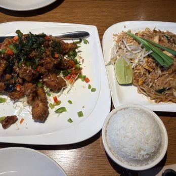 Bai Tong Thai Street Cafe - Crispy Garlic Chicken & Pad Thai* - Thai Near Me - Seattle, Washington
