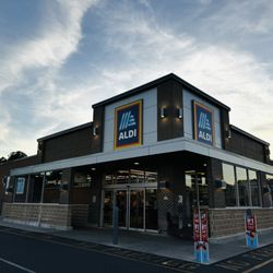ALDI - Store front