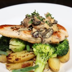 The Three Cooks - Chicken breast with wild mushroom sauce