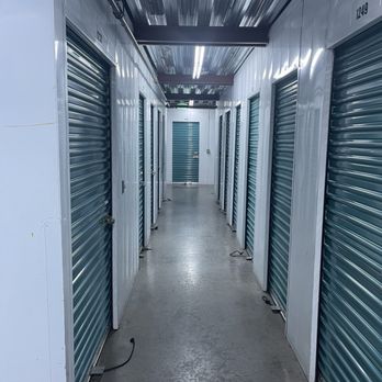 Saf Keep Storage - Clean hallways - Self Storage Near Me - Los Angeles, California