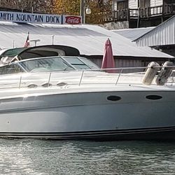 Smith Mountain Boat Rentals - The Sea Ray Sundancer is a 37ft yacht with a personal captain and concierge to accommodate you and your group !