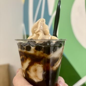 Aloha Waffle Bar - Brown sugar milk tea soft serve with earl grey soft serve - Breakfast & Brunch Near Me - Jacksonville Beach, Florida Aloha Waffle Bar - Brown sugar milk tea soft serve with earl grey soft serve - Breakfast & Brunch Near Me - Jacksonville Beach, Florida
