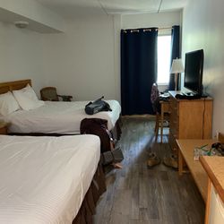 Manning Park Resort - Happy room! Clean and comfy. Bathroom had all the items I needed. WI-FI is great!