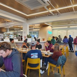 Pretty Bird Hot Chicken - Park City - Vibe @ 1:15p.m. on a Saturday