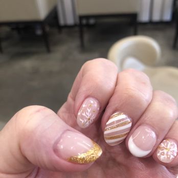 Nail Lounge - Pink and white snowflakes with my bling. - Nail Salons Near Me - Pasadena, California