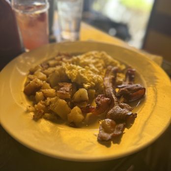 Griddlecakes - a plate of food on a table - Breakfast & Brunch Near Me - Las Vegas, Nevada Griddlecakes - a plate of food on a table - Breakfast & Brunch Near Me - Las Vegas, Nevada