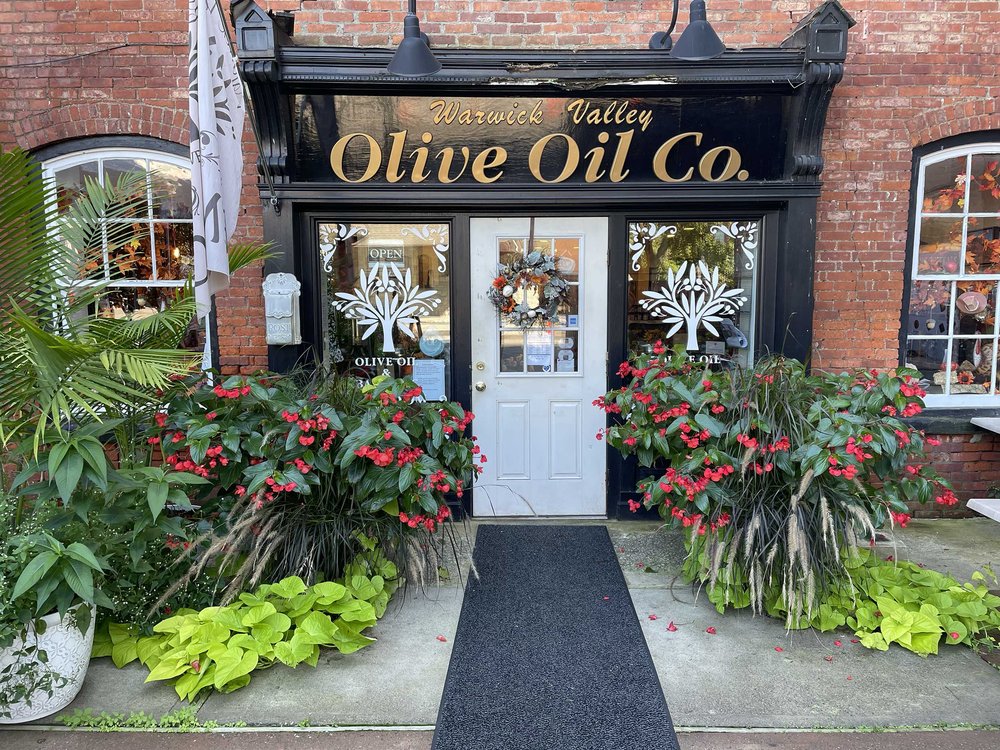 Warwick Valley Olive Logo
