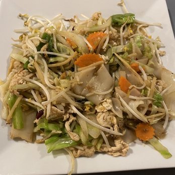 Five Star Thai Cuisine - Drunken noodles with chicken - Thai Near Me - Crown Point, Indiana